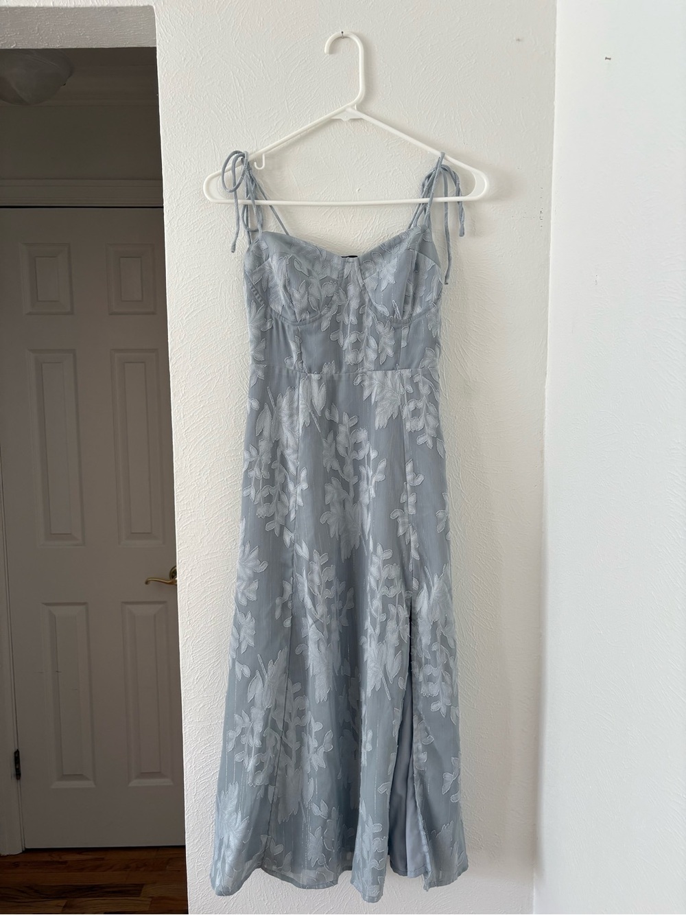Lulu's Grey Blue Floral Midi Dress